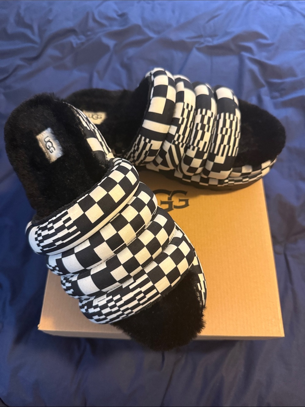 UGG Maxi Checks Slide Sandals in Black and White - Size 9 - New in Box
